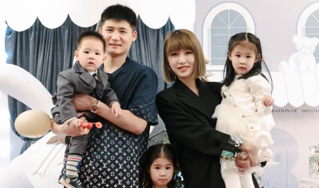 华体会体育通道-周云妻子谈讨薪：这本就是苏宁欠我们的钱