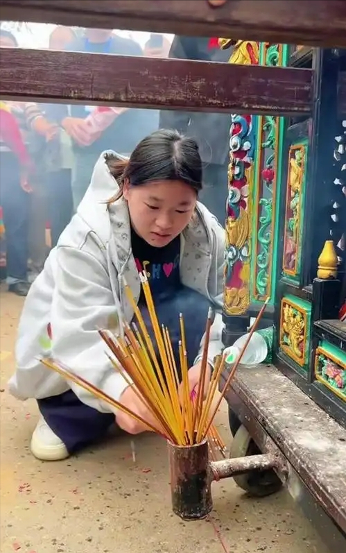 华体会体育通道-全红婵回乡过元宵明显发福！妈妈发言笑出大白牙，别墅进度更新了|跳水|奥运跳水|跳台|女子|冠军_新浪体育_新浪新闻